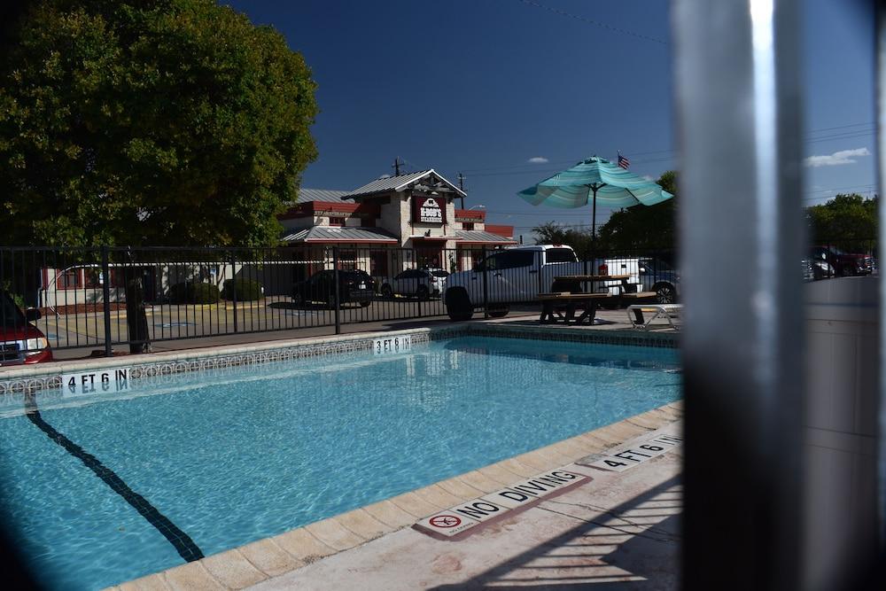 Super 8 By Wyndham Fredericksburg Hotel Exterior foto