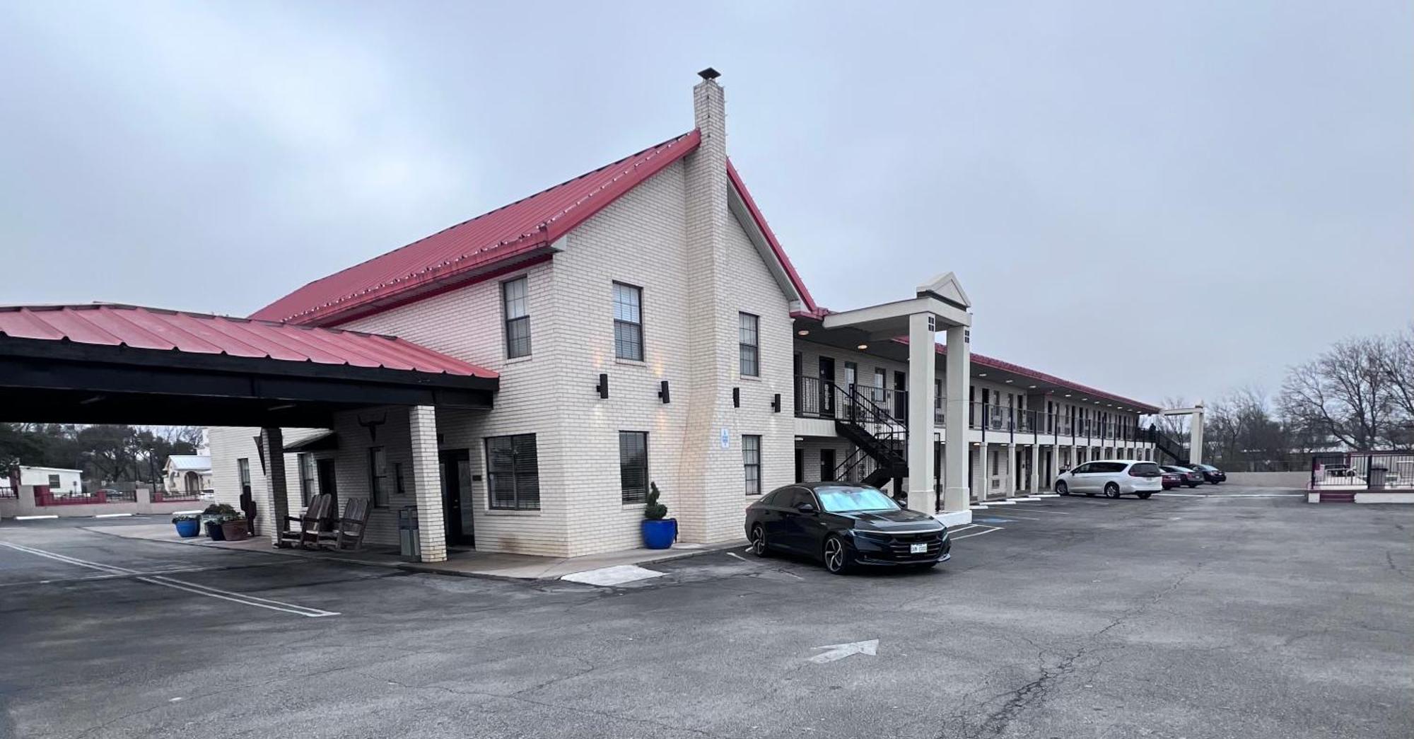 Super 8 By Wyndham Fredericksburg Hotel Exterior foto