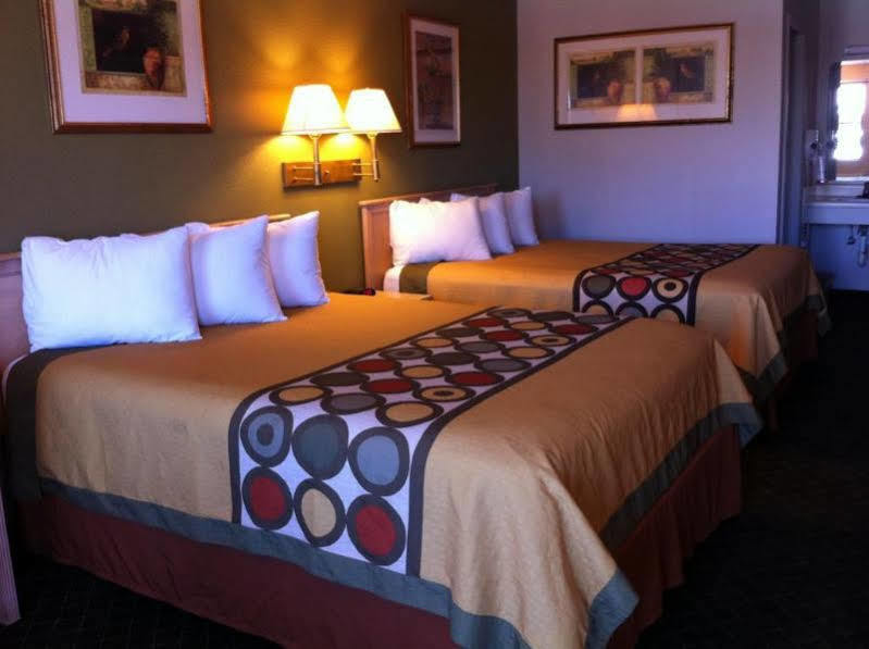 Super 8 By Wyndham Fredericksburg Hotel Exterior foto